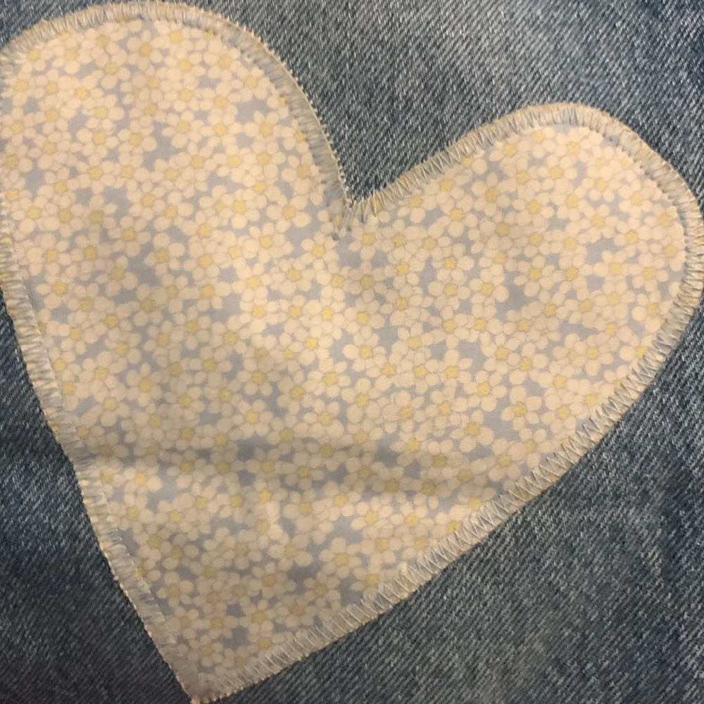 Levi’s 501 heart patch jeans, size 27, tts, like new! - Picture 4 of 12